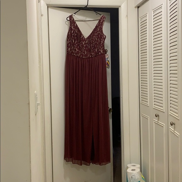 Wine colored dress - Picture 1 of 3